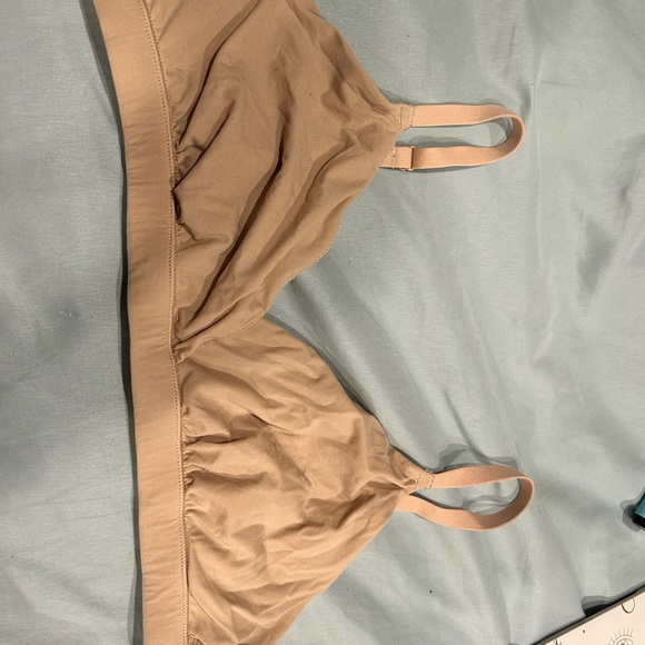 Skims triangle bra medium like new - Picture 3 of 5